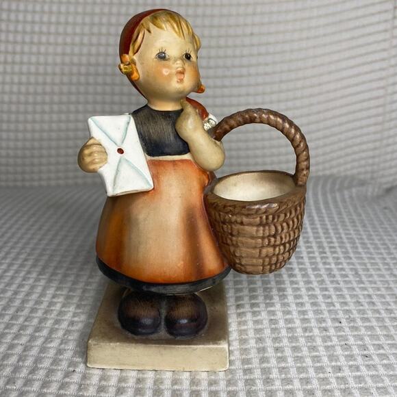 GOEBEL HUMMEl figurine “meditation”